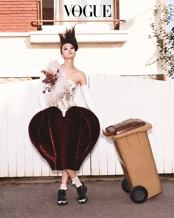 Yoonmi Sun featured in Between oil and chains, intense couture, April 2025