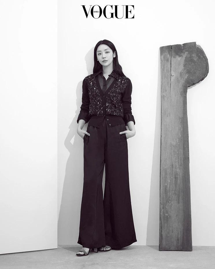 Cha Joo-Young\'s elegant movements in Fabiana Filippi, April 2025