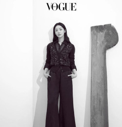 Cha Joo-Young\'s elegant movements in Fabiana Filippi