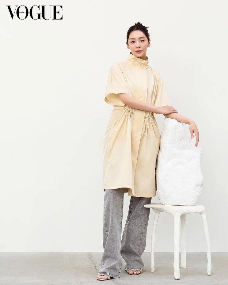 Cha Joo-Young\'s elegant movements in Fabiana Filippi, April 2025