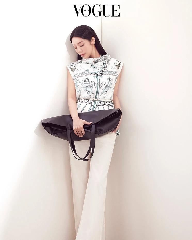 Cha Joo-Young\'s elegant movements in Fabiana Filippi, April 2025