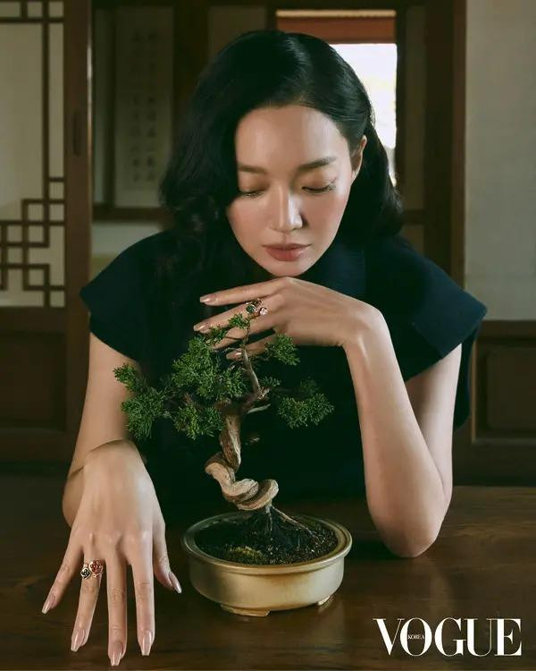Shin Min-Ah and Louis Vuitton, clear beauty, April 2025