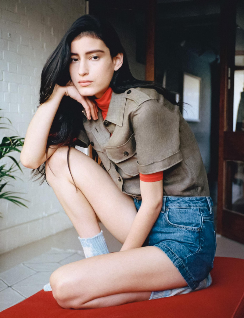 Luiza Perote featured in La Discrete, April 2025