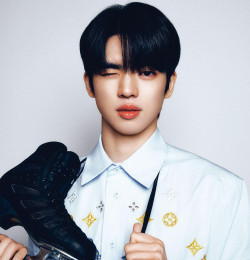 Cha Jun-Hwan\'s Ice Kingdom With Louis Vuitton Trunks
