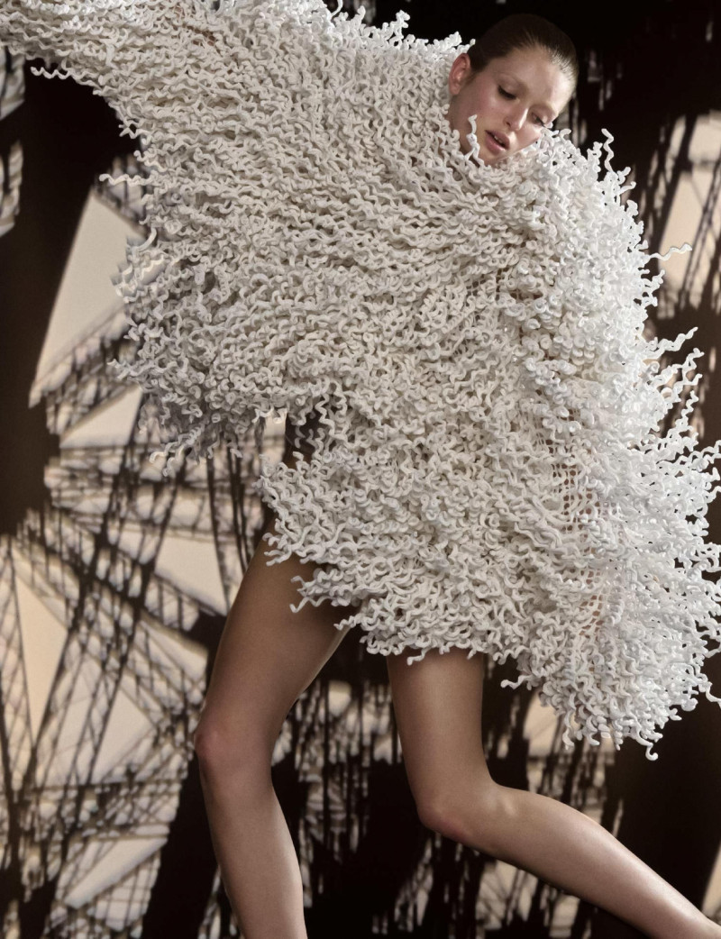 Stella Hanan featured in Libre Comme L\'air, May 2025