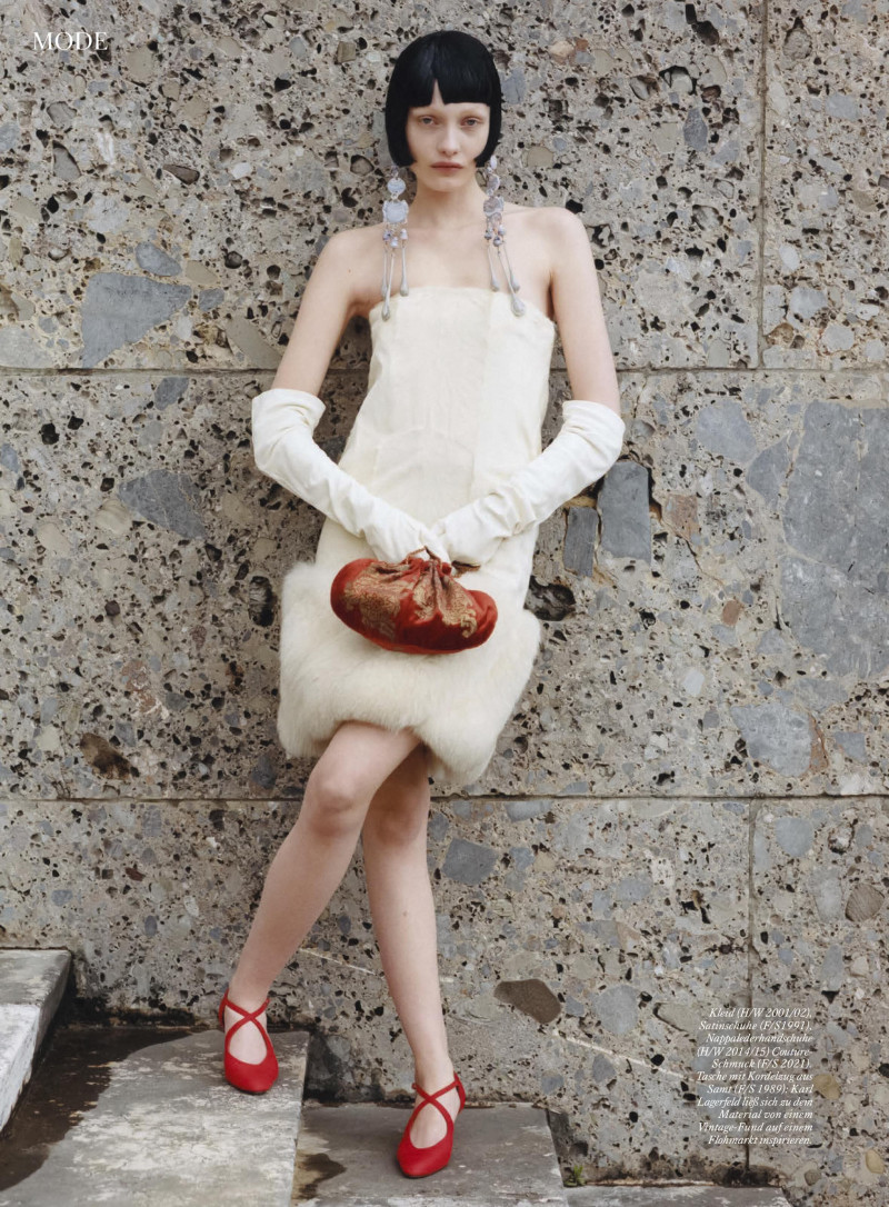 Clara Denison featured in Der Ewige Chic, June 2025
