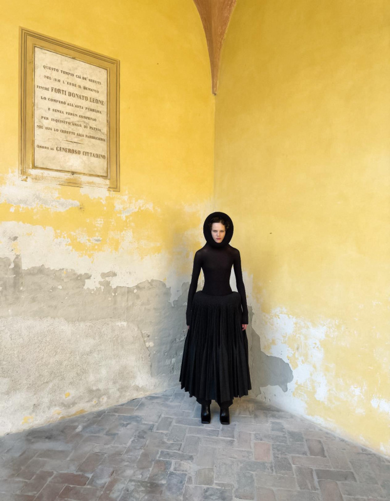 Mariacarla Boscono featured in Il Cammino Della Speranza, June 2025