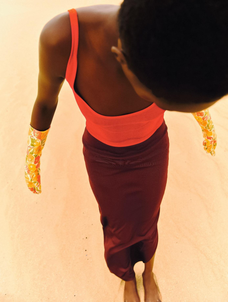 Anyier Anei featured in Les Caresses De L\'ombre, June 2025