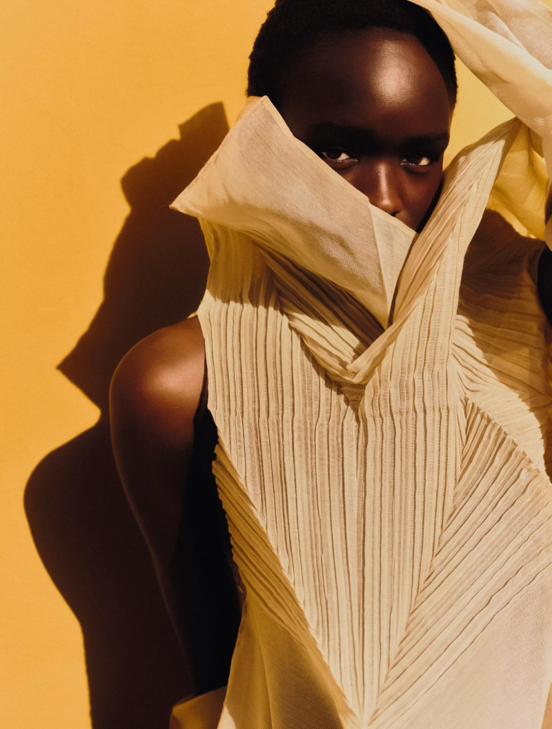 Anyier Anei featured in Les Caresses De L\'ombre, June 2025
