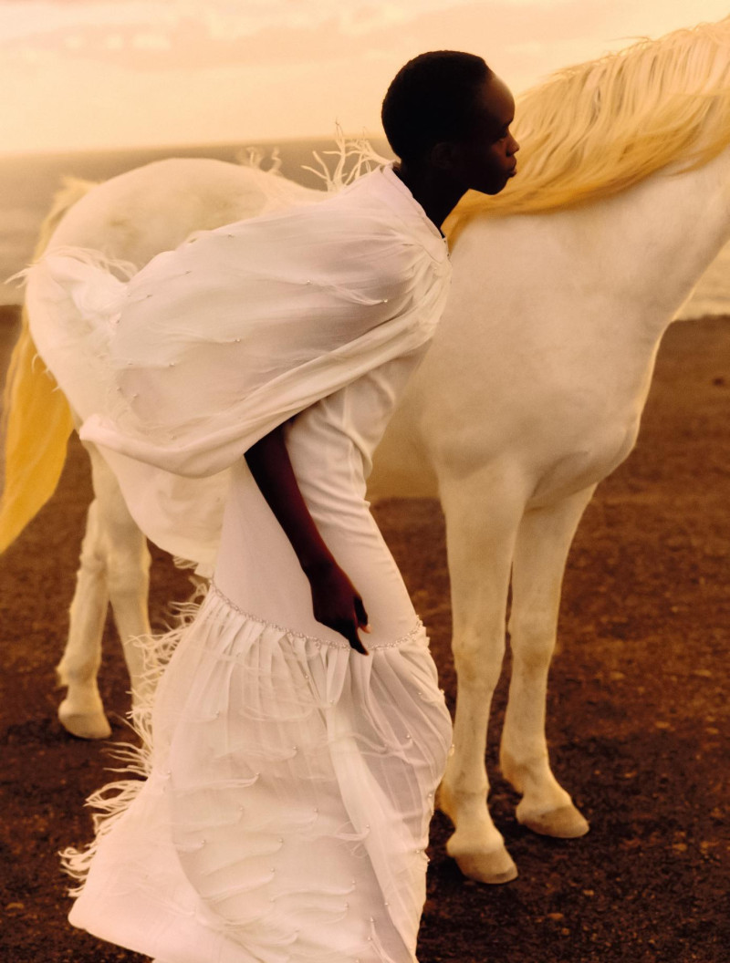 Anyier Anei featured in Les Caresses De L\'ombre, June 2025