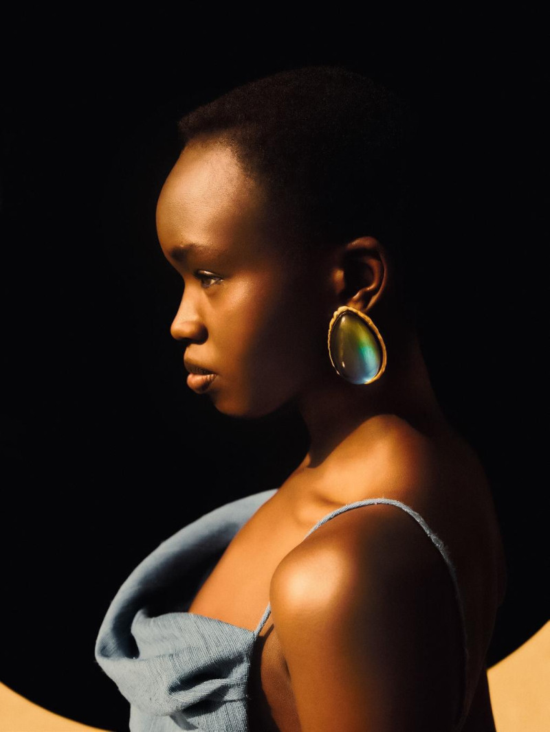 Anyier Anei featured in Les Caresses De L\'ombre, June 2025