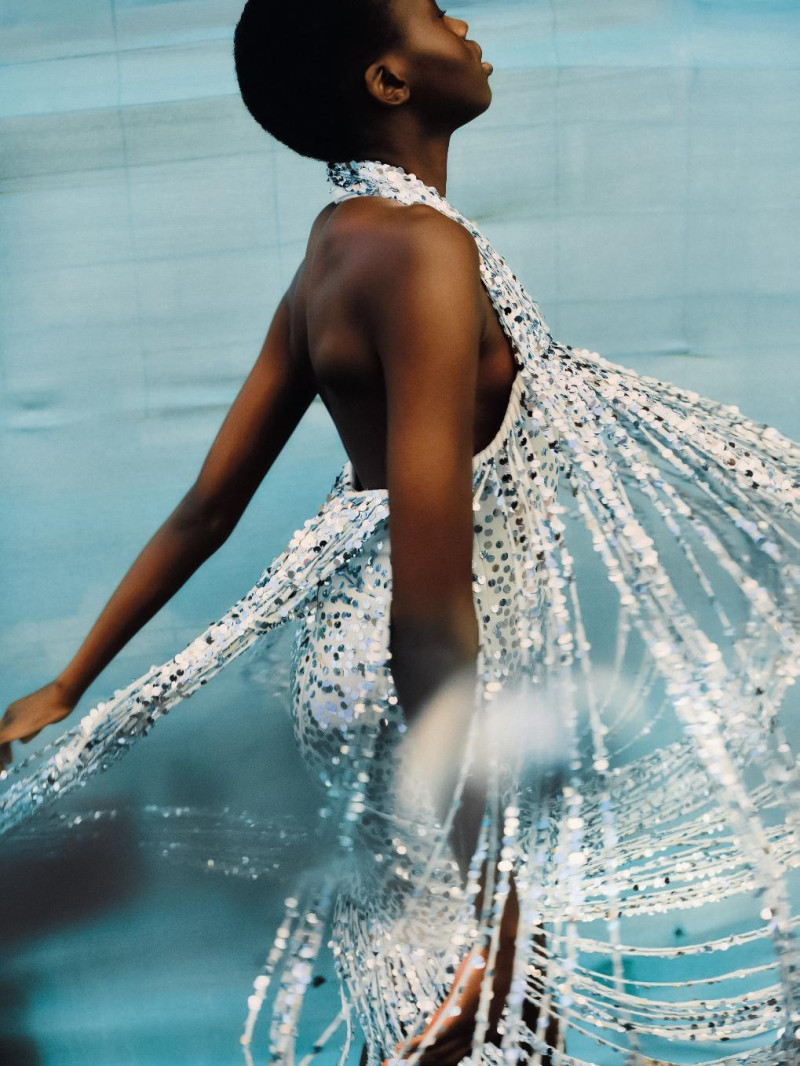 Anyier Anei featured in Les Caresses De L\'ombre, June 2025