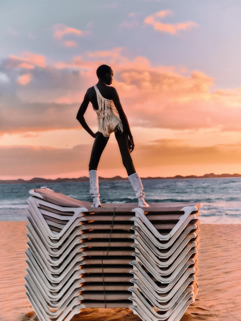Anyier Anei featured in Les Caresses De L\'ombre, June 2025