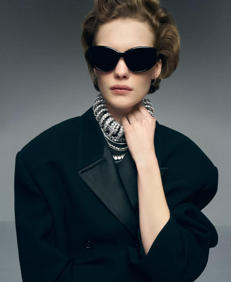 Penelope Ternes featured in Or Du Temps, April 2025