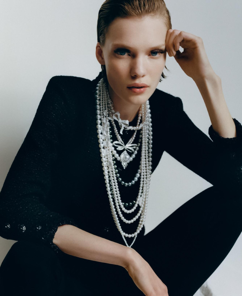 Penelope Ternes featured in Or Du Temps, April 2025