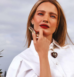 Natalia Vodianova Is The Center Of Attention
