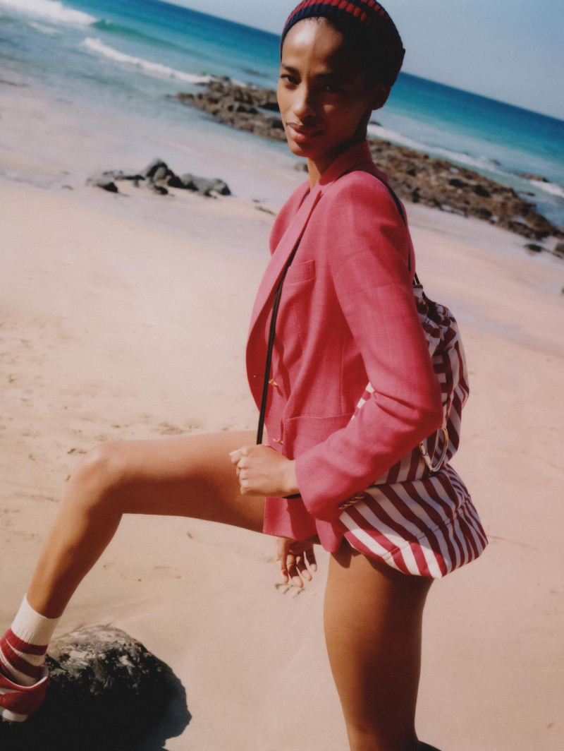 Ana Flavia featured in Indossare L\'estate, June 2025