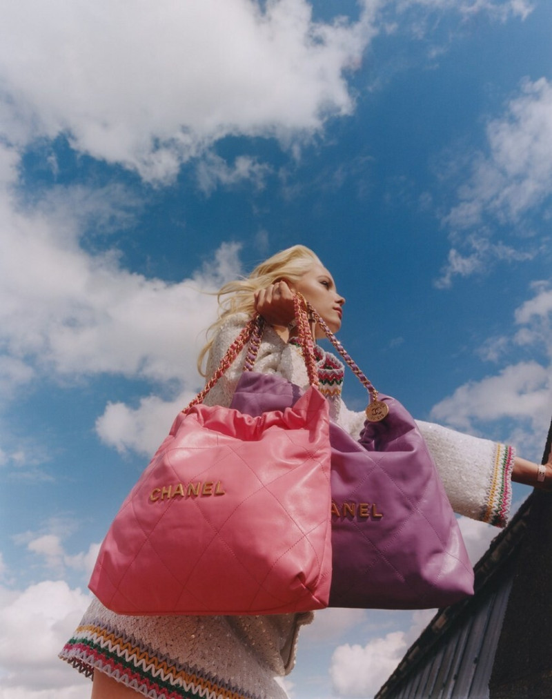Tara Halliwell featured in Dreams of pink, October 2022