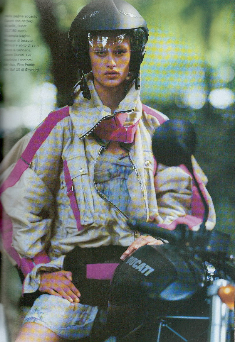 Jana Drews featured in La dolce moto, October 2003