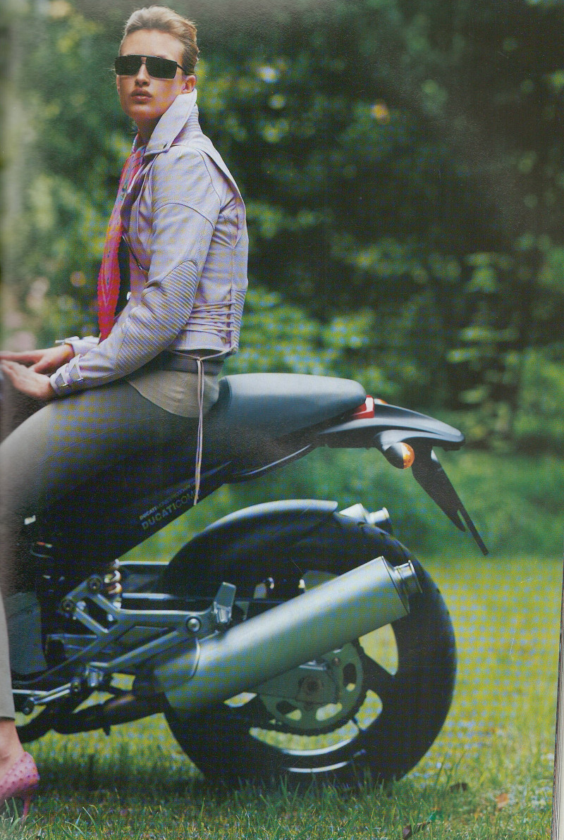 Jana Drews featured in La dolce moto, October 2003