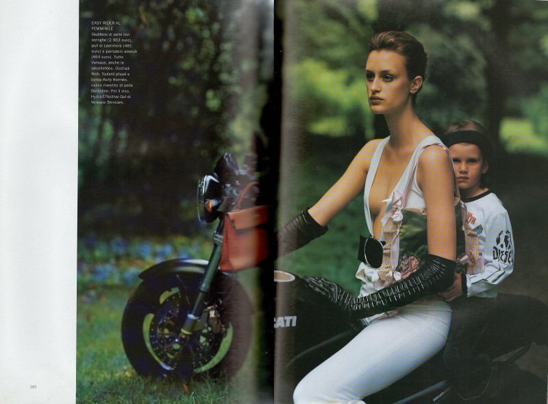 Jana Drews featured in La dolce moto, October 2003
