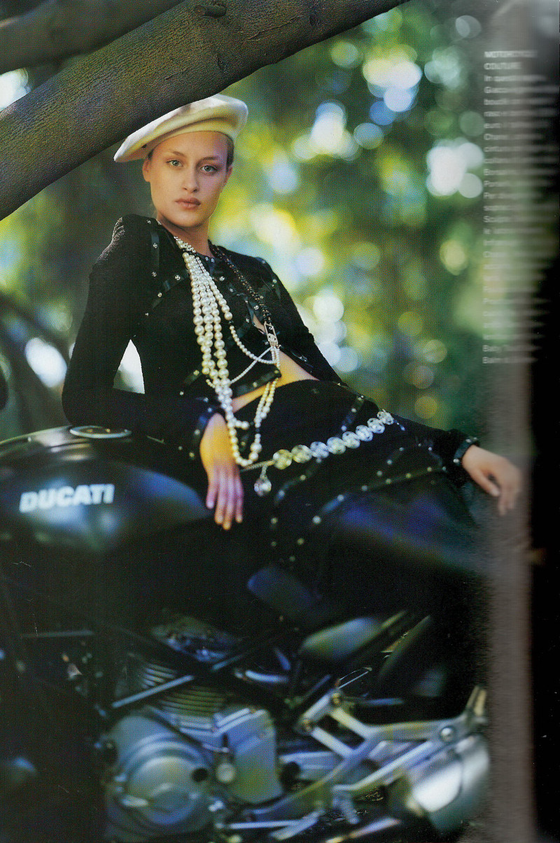 Jana Drews featured in La dolce moto, October 2003