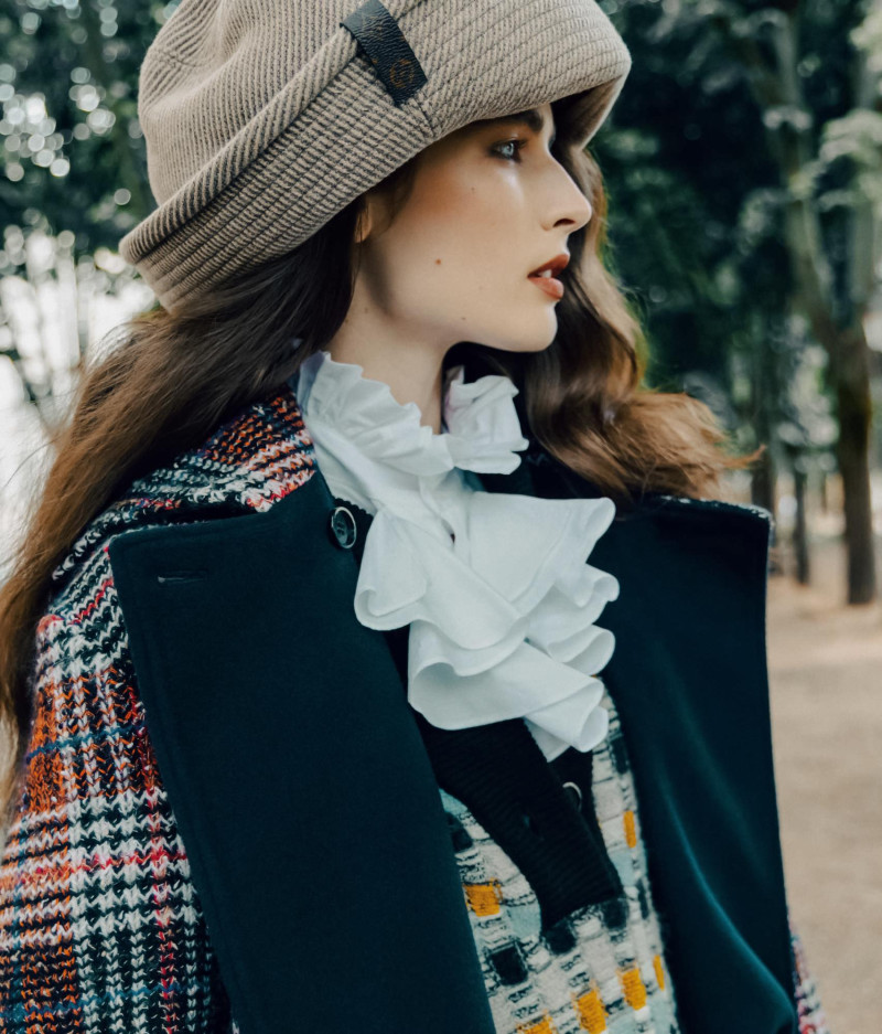 Libby Taverner featured in L\'automne A Paris, September 2025