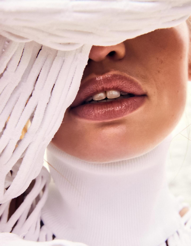 Daphne Groeneveld featured in Recuperer, Jubiler, S\'evader, July 2025
