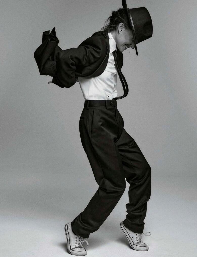 Une Tres Chic Fille, September 2025