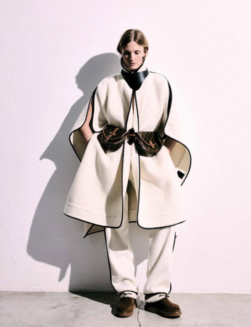Constance Jablonski featured in Las Claves Del Otono, September 2025