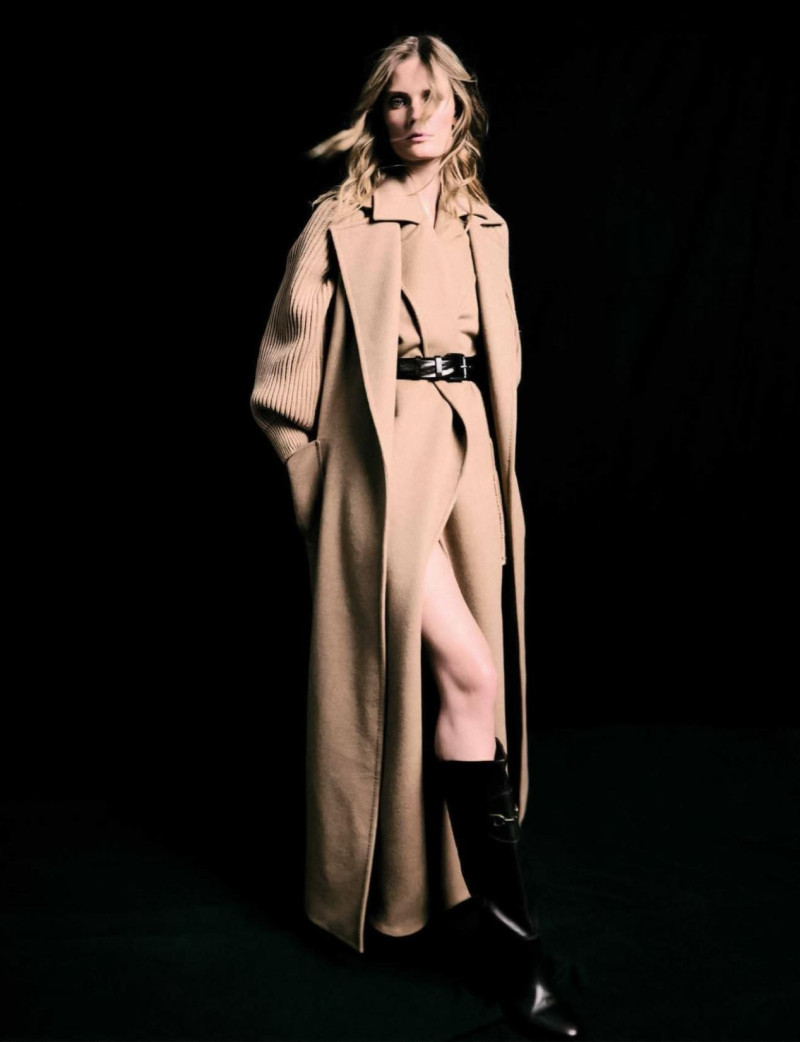 Constance Jablonski featured in Las Claves Del Otono, September 2025
