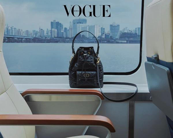 On The \'Hang-Gang Bus\' That Crosses The Han River, August 2025