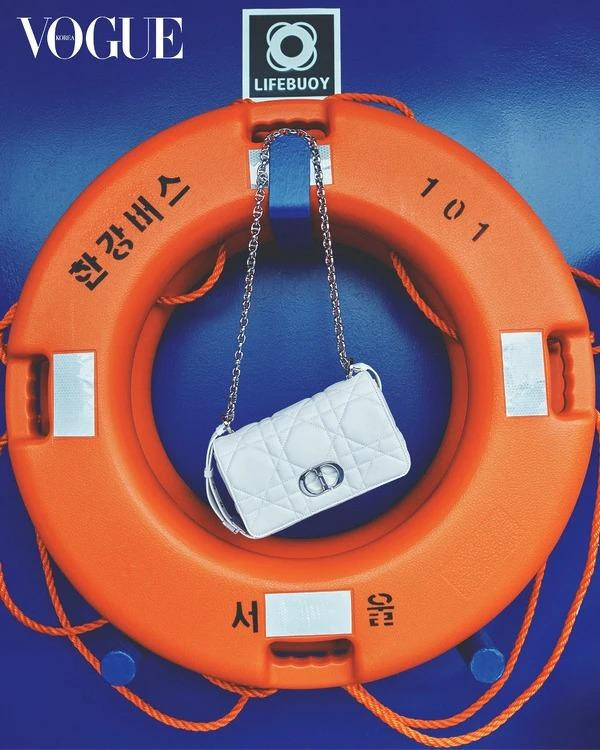 On The \'Hang-Gang Bus\' That Crosses The Han River, August 2025