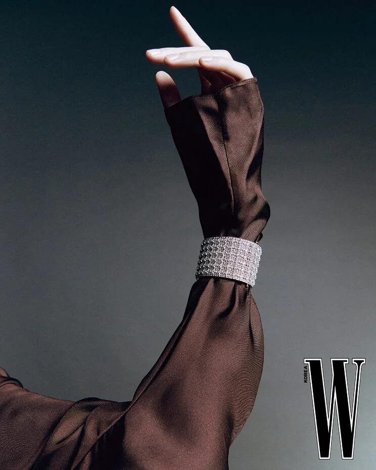 Luo Yi featured in Harmony Of 2025 FW New Looks And Jewelry, August 2025