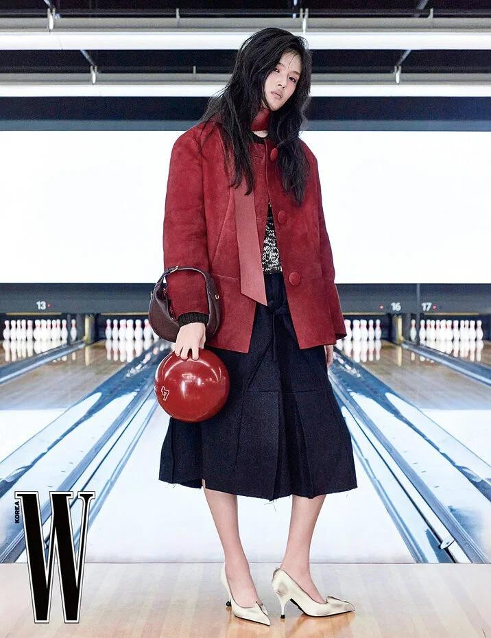 Luo Yi featured in Colorful Bags Found At A Bowling Alley, August 2025