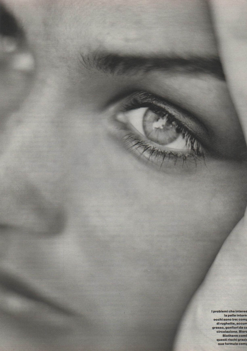 Helena Christensen featured in Cure di primavera per un volto nuevo, May 1992