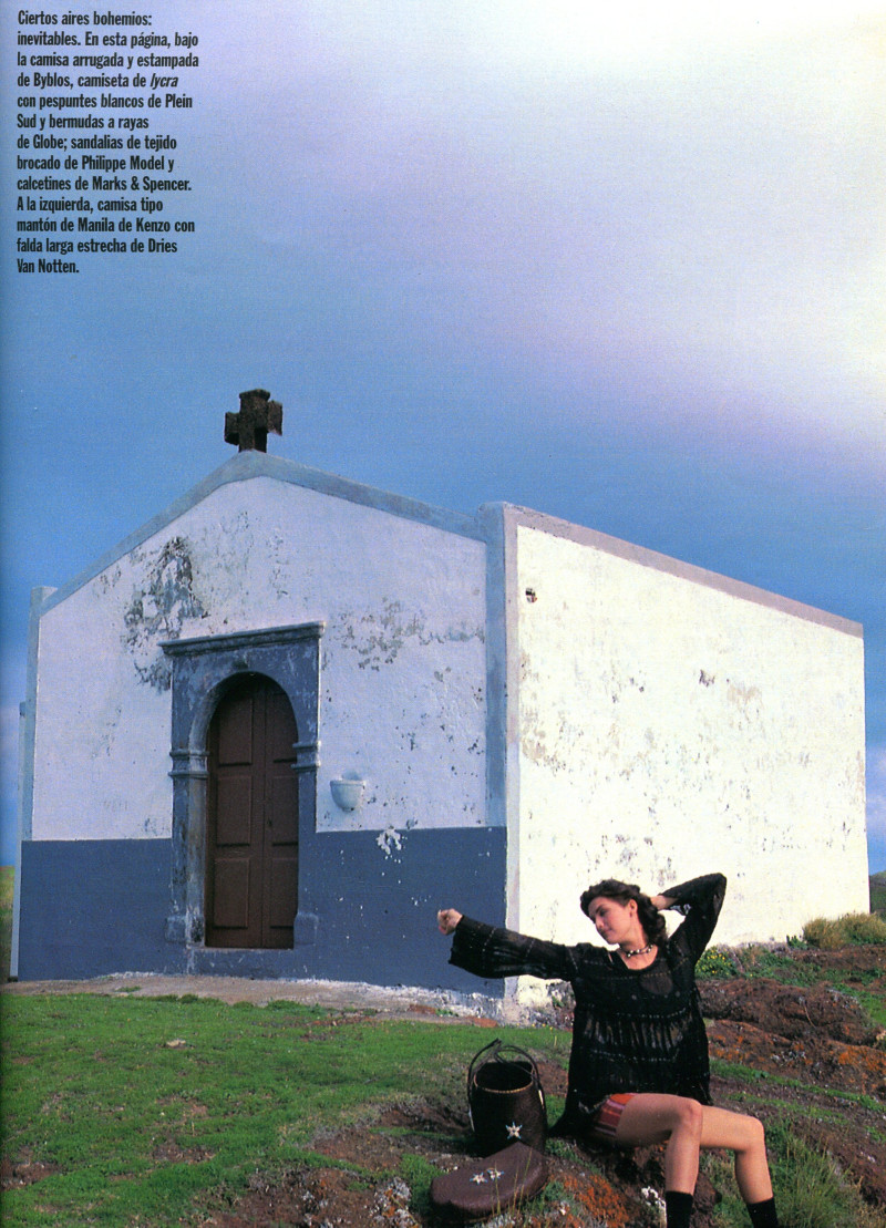 Shana Zadrick featured in ligera de equipaje, August 1994