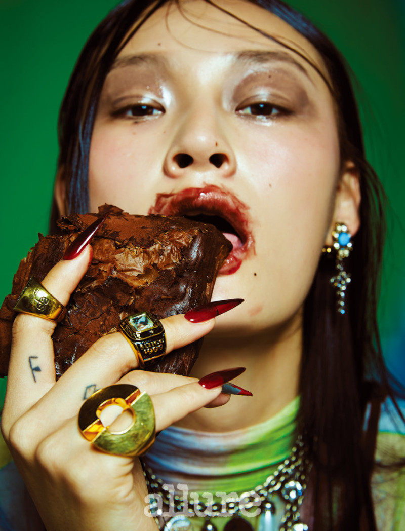 Park Seo Hee featured in Sweet treats and sparkling jewelry to blow away your stress, August 2021