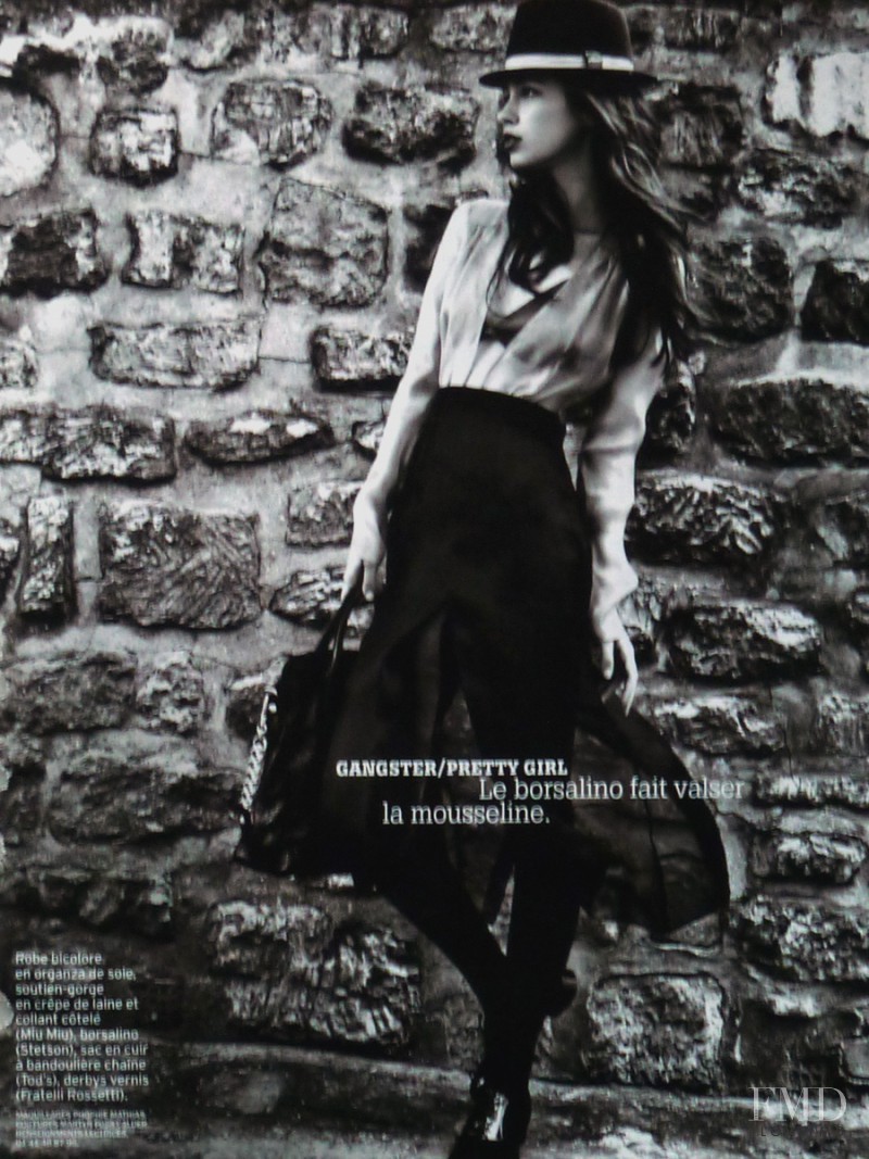 Iulia Carstea featured in Accessoires Osez Le Décalage!, October 2009