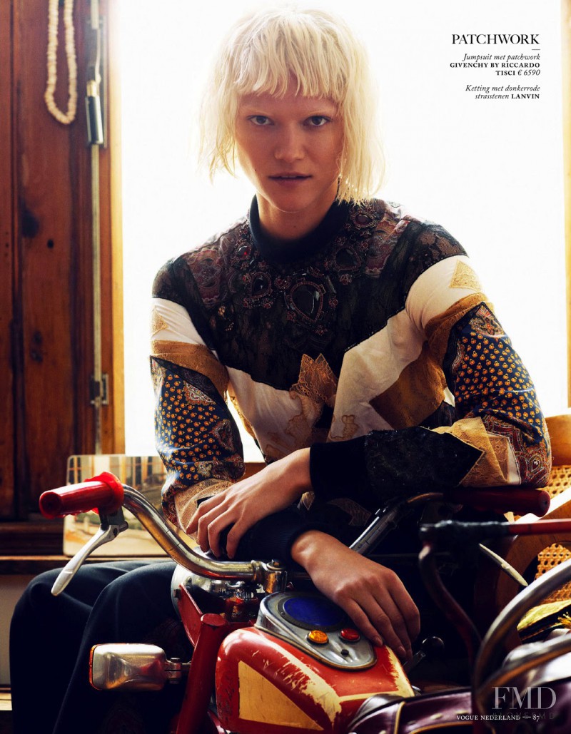 Kasia Struss featured in Fashion Forward, August 2013