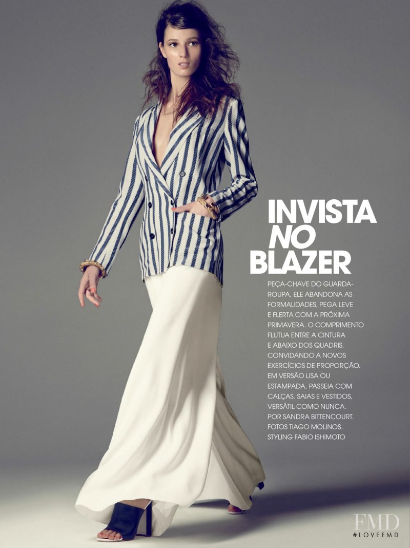 Débora Müller featured in Invista No Blazer, August 2013