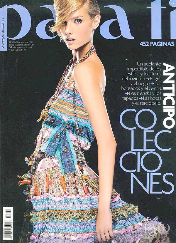 Chloé Bello Portela featured on the Para Ti cover from March 2006