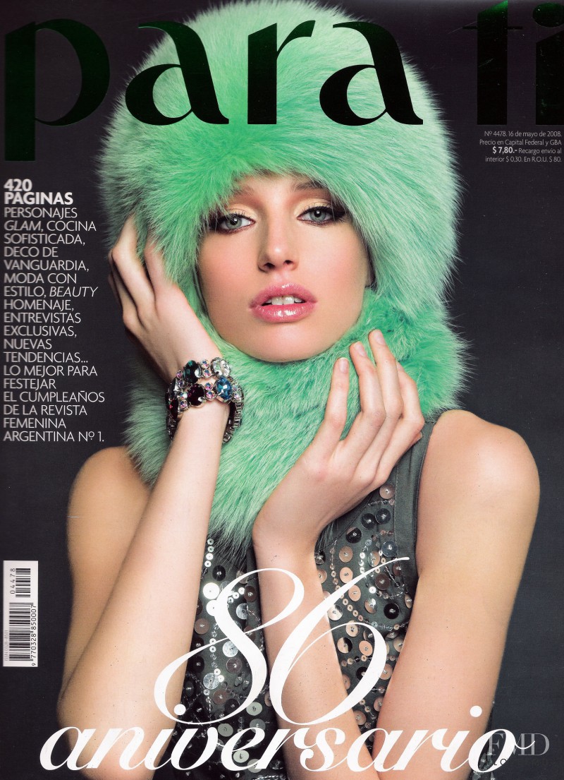 Paula Gandolfo featured on the Para Ti cover from May 2008