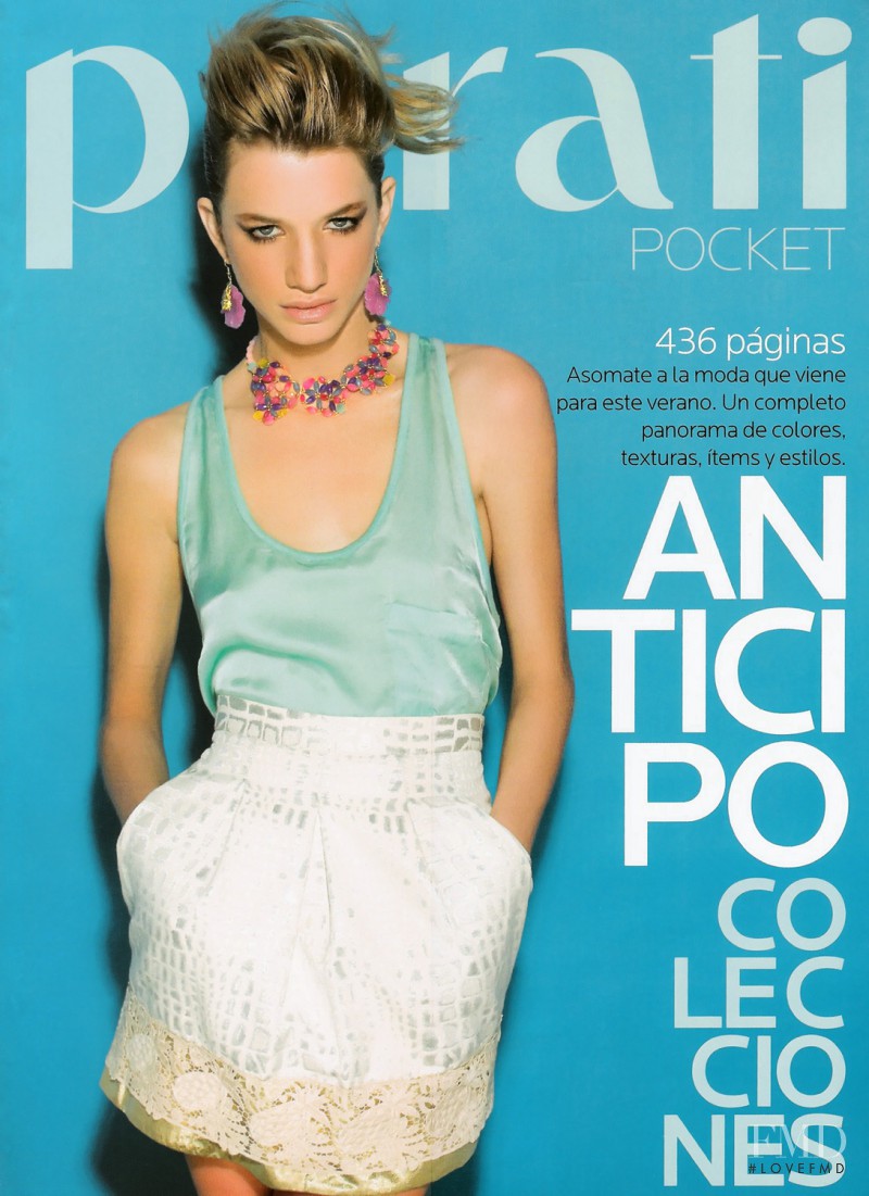 Mariana Schmoll featured on the Para Ti cover from August 2009