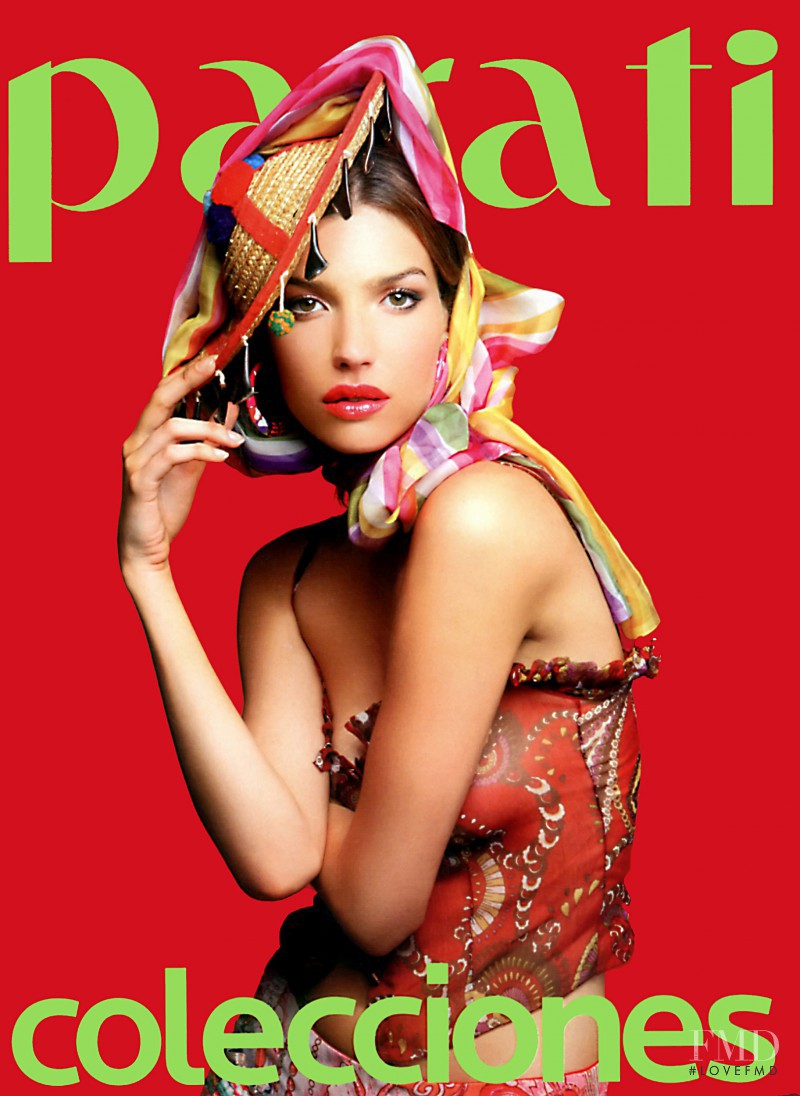 Chloé Bello Portela featured on the Para Ti cover from September 2009