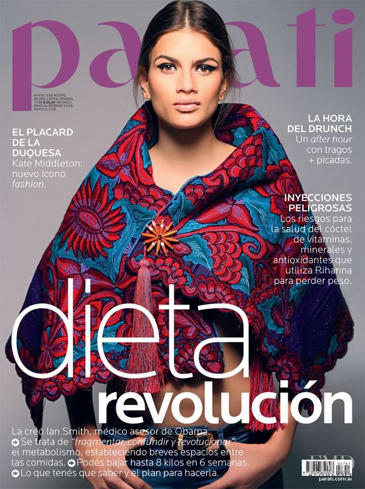 Linda Helena featured on the Para Ti cover from August 2013