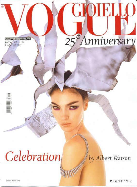 Mariacarla Boscono featured on the Vogue Gioiello cover from September 2005