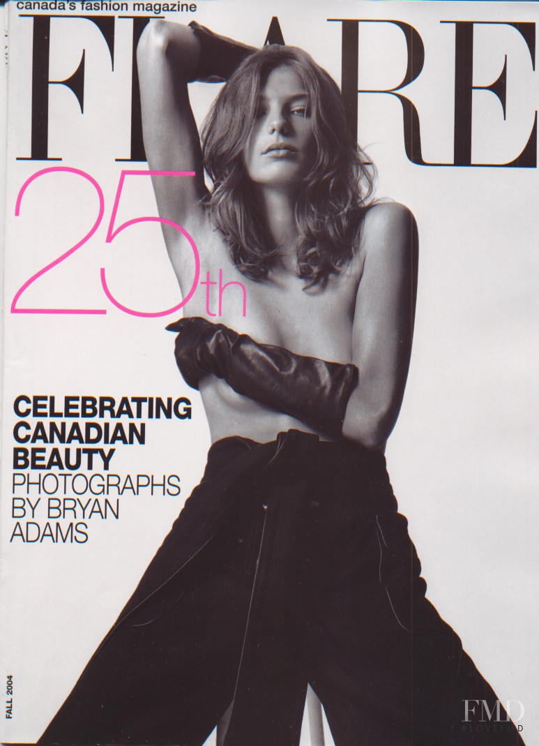 Daria Werbowy featured on the Flare Canada cover from October 2004