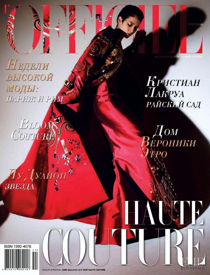  featured on the L\'Officiel Ukraine cover from April 2008