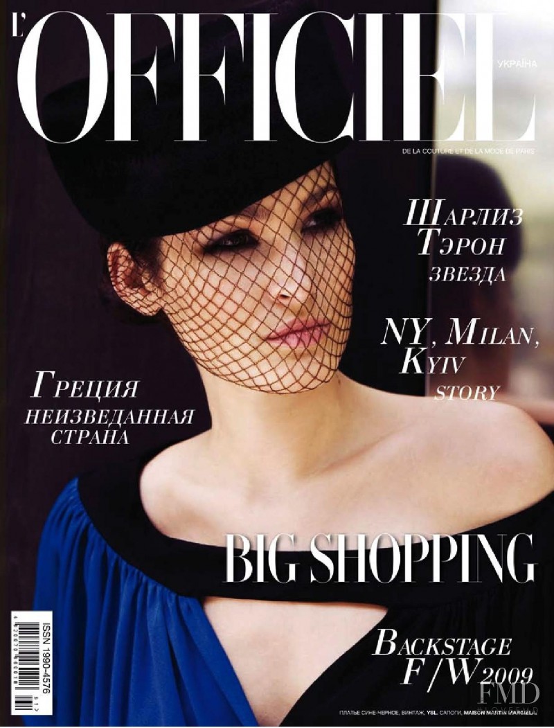  featured on the L\'Officiel Ukraine cover from September 2008